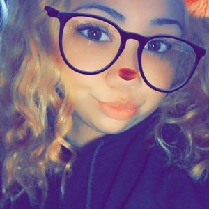 Meet your Posher, Vanessa